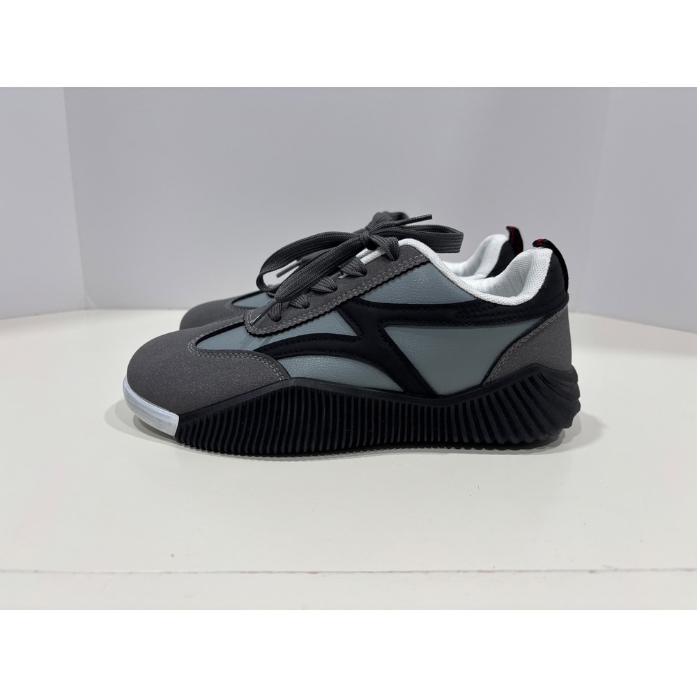 DE FLO Womens Sneakers Size 7.5 Grey Black Low Top Ribbed Platform Sole Shoes